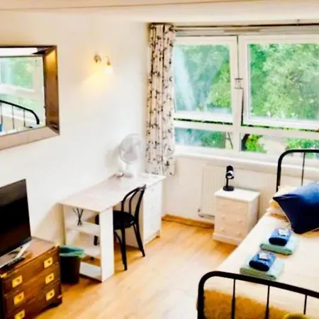 Spacious Double Room By Batteresa Park - Zone 1 London Exterior photo